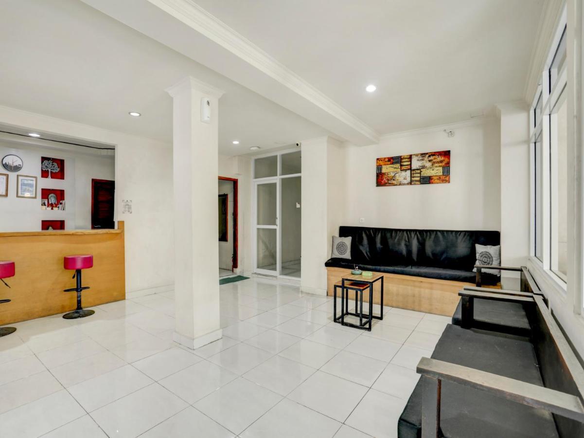 Oyo 3950 The Ratna Hotel Kuta Lombok Esterno foto