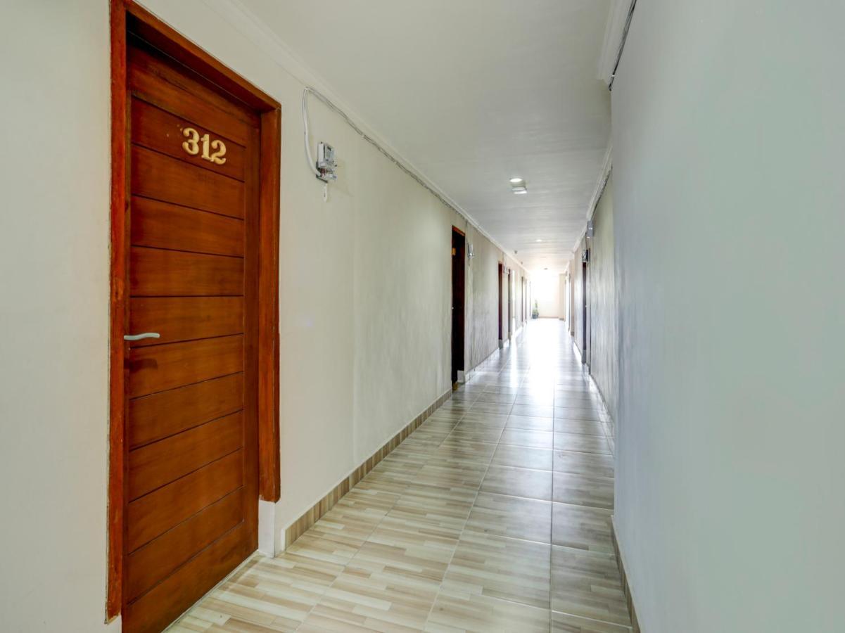 Oyo 3950 The Ratna Hotel Kuta Lombok Esterno foto