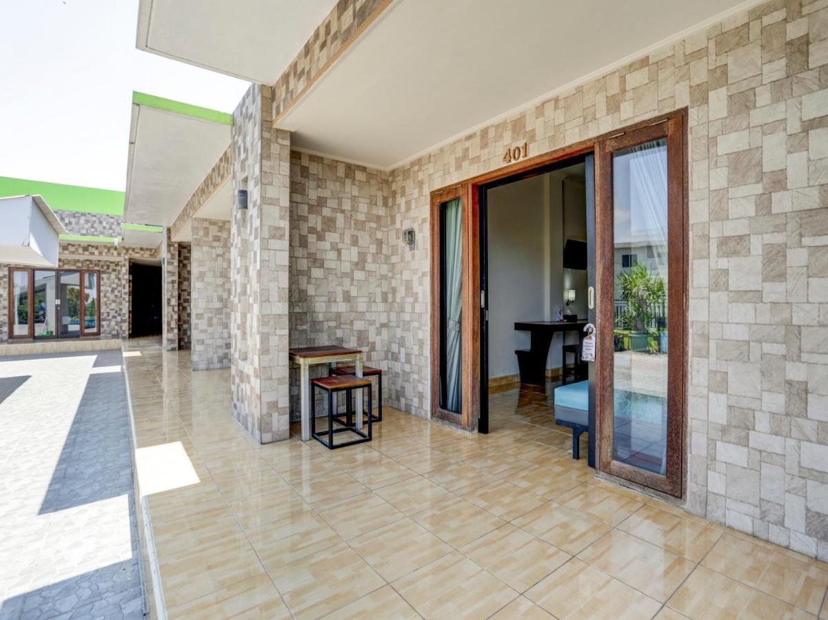 Oyo 3950 The Ratna Hotel Kuta Lombok Esterno foto