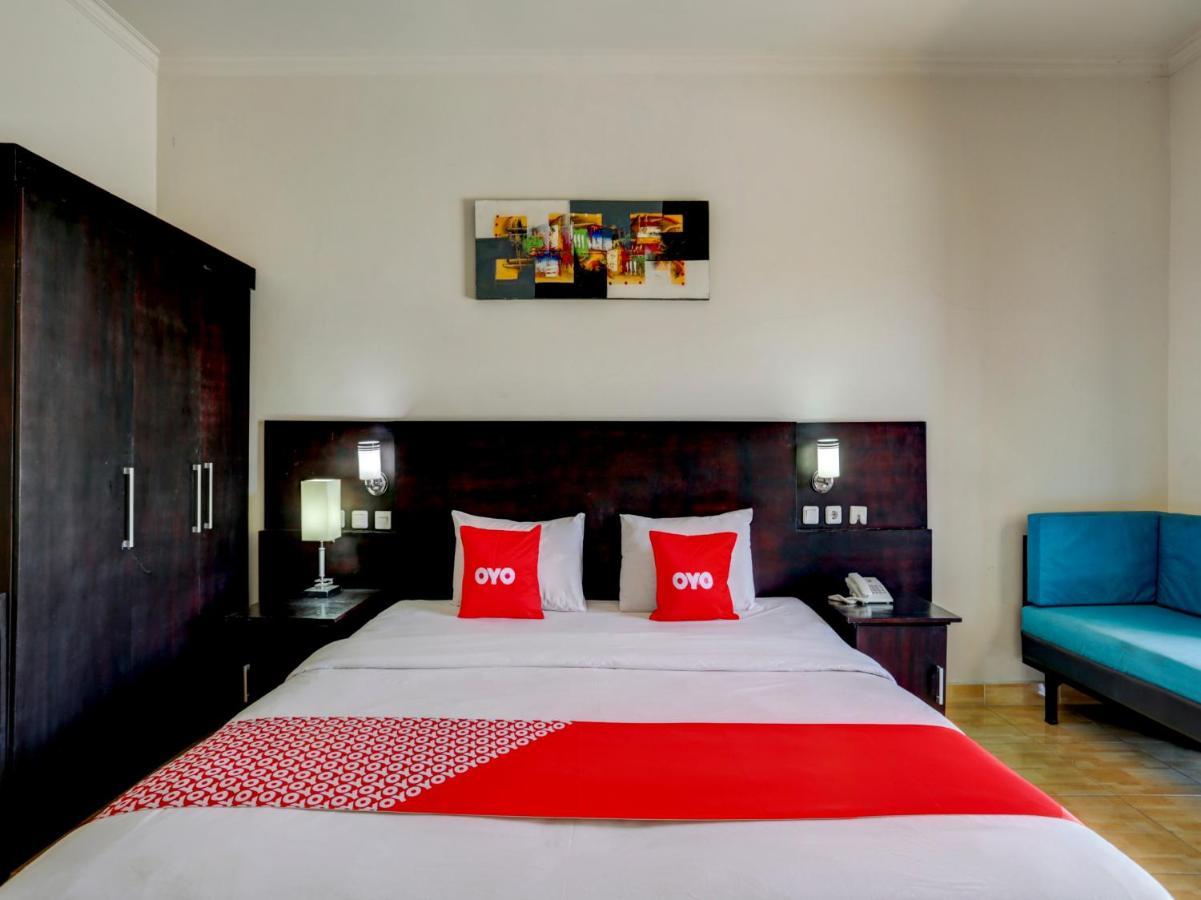 Oyo 3950 The Ratna Hotel Kuta Lombok Esterno foto