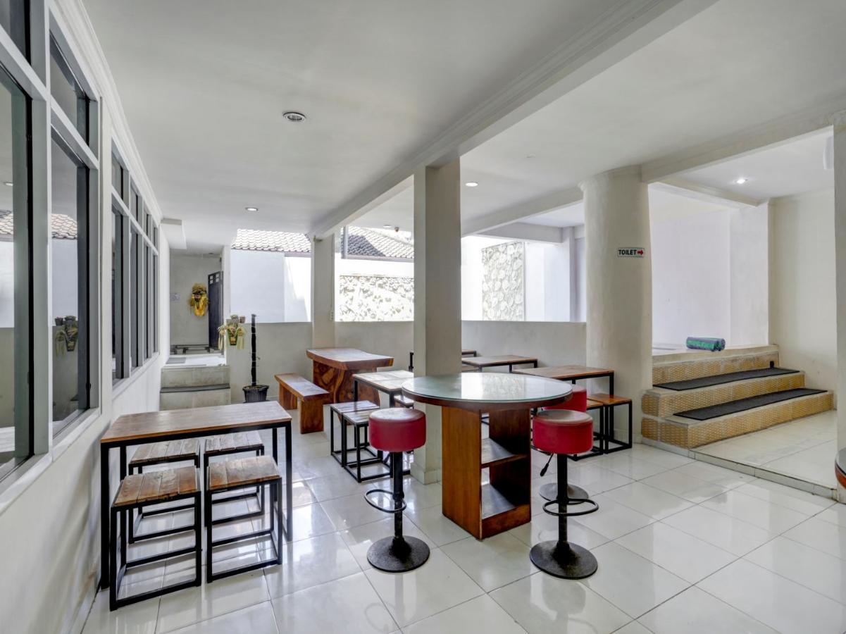 Oyo 3950 The Ratna Hotel Kuta Lombok Esterno foto