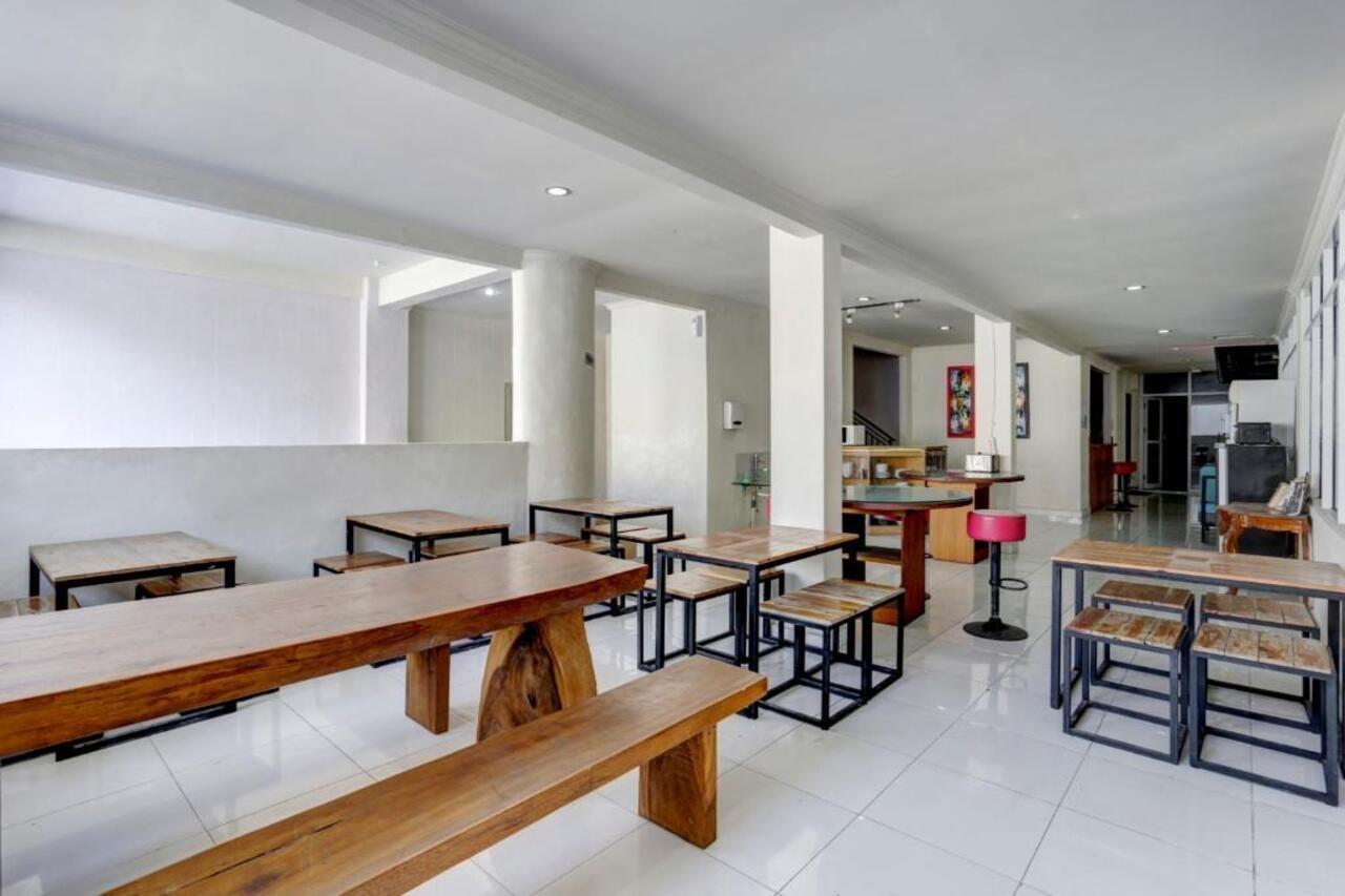 Oyo 3950 The Ratna Hotel Kuta Lombok Esterno foto