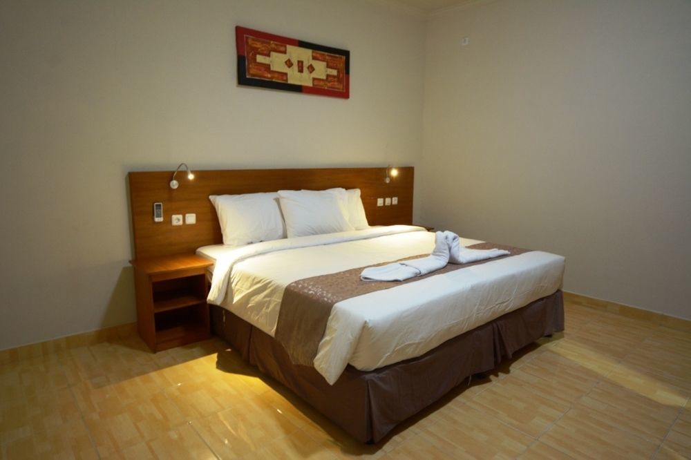 Oyo 3950 The Ratna Hotel Kuta Lombok Esterno foto