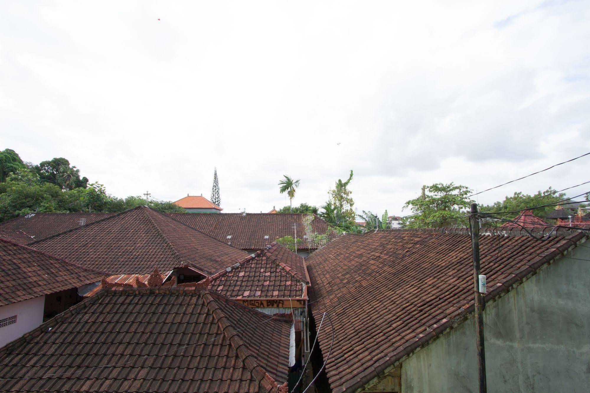 Oyo 3950 The Ratna Hotel Kuta Lombok Esterno foto